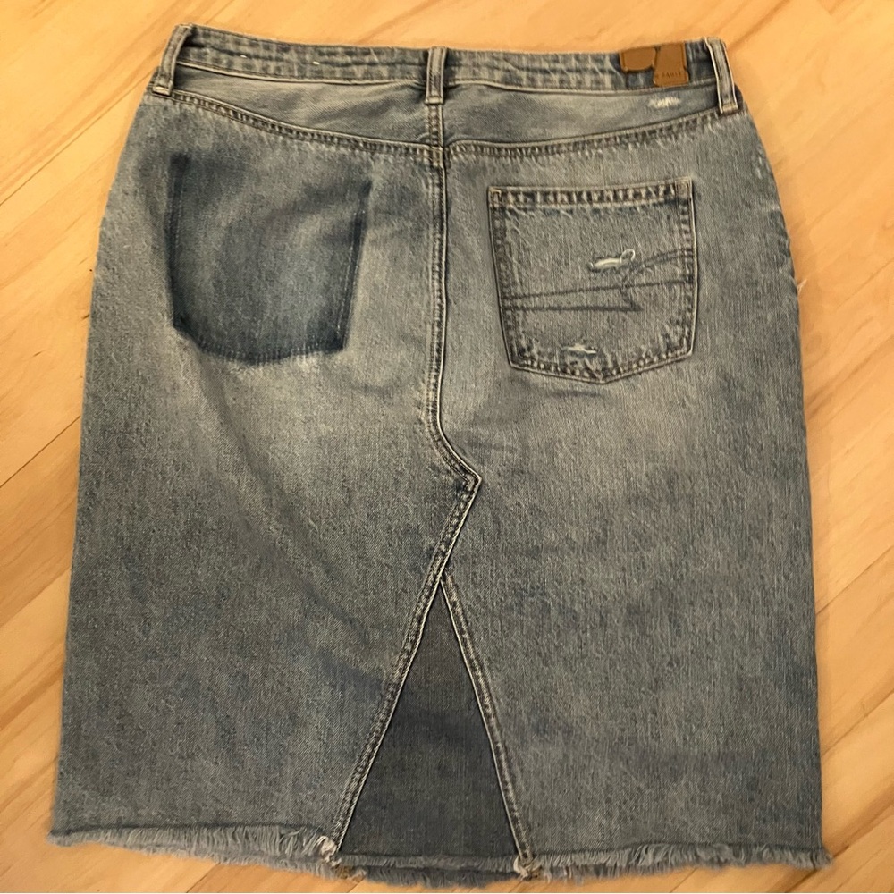 American Eagle knee length distressed denim skirt - Picture 6 of 9